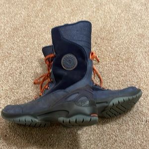 Santana Canada navy blue winter boots with orange laces. Brand new no tags 42/10